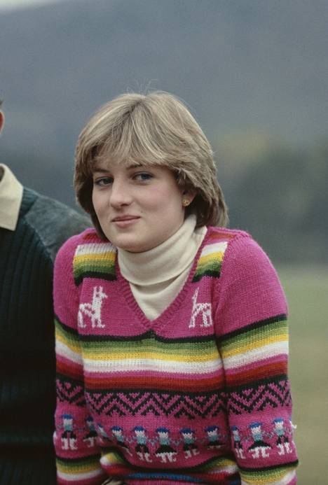 Prinsessa Diana kuvattuna perulaistyylinen paita päällään vuonna 1981.