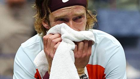 Andrei Rublev ei pystynyt pidättelemään kyyneleitään ottelussa.