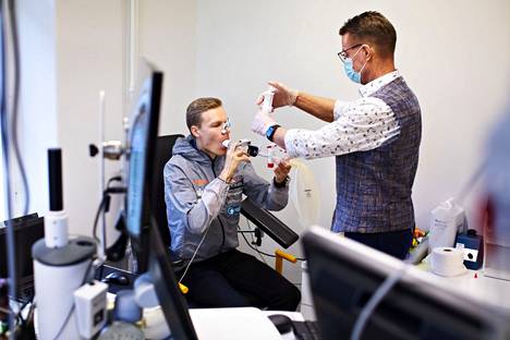 Topi Raitanen uskoo urheilussa dataan, mutta käy erilaisissa suorituskyvyn laboratoriotesteissä harvakseen., Viime vuoden huhtikuussa hänen verensä hemoglobiinimassaa mitattiin Helsingin urheilulääkäriasemalla.