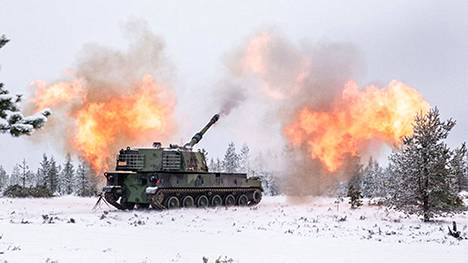 Suomi on ostanut Etelä-Koreasta K9 Moukari -panssarihaupitseja. Järjestelmän kaliiperi on 155 millimetriä.