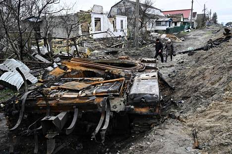Tuhottu venäläispanssari Kiovan pohjoispuolella.