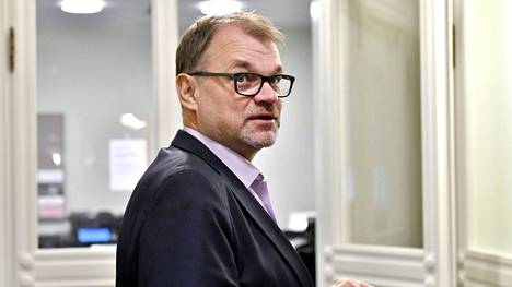 Juha Sipilä (kesk) sai pääministerinä ansiotuloja noin 160 000 euroa vuodessa. Lisäksi Sipilällä oli merkittäviä pääomatuloja.