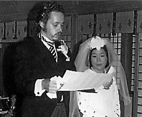 Marutei Tsurunen meni naimisiin japinalaisen Sachikon kanssa huhtikuussa 1975.