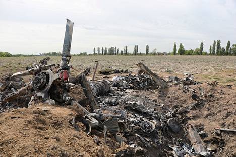 Yleinen näky Ukrainan vainioilla: tuhottua viholliskalustoa miehistöineen. Heidän matkansa päättyi lähelle Makarivin kylää 20. toukokuuta.