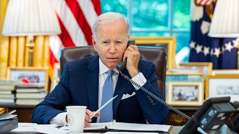Valkoinen talo julkaisi kuvan Yhdysvaltain presidentti Joe Bidenista, joka keskusteli puhelimessa Kiinan presidentin kanssa.
