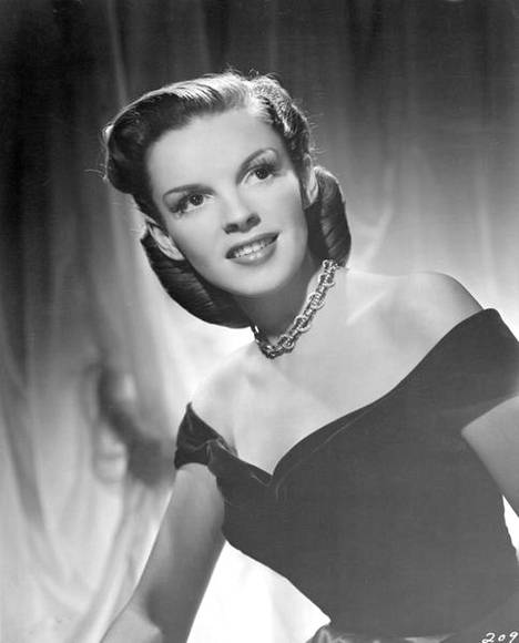 Päihderiippuvainen ja mielenterveysongelmista kärsinyt Judy Garland eli elämäänsä veitsenterällä.