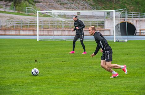 Kari Arkivuo FC Lahden harjoituksissa toukokuussa 2021.