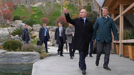 Venäjän presidentti Vladimir Putin ja Sberbankin pääjohtaja German Gref tapasivat Mrija-hotellissa lähellä Jaltaa 23. marraskuuta. Sberbank on sijoittanut hotelliin vajaat 300 miljoonaa euroa.