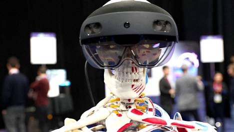 Pääkallo esitteli Microsoftin HoloLens 2 -päähinettä Las Vegasin CES-messuilla aiemmin tammikuussa.