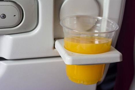 Maailman pisimmällä lennolla nautitaan 12 kylmää juomaa per henkilö.