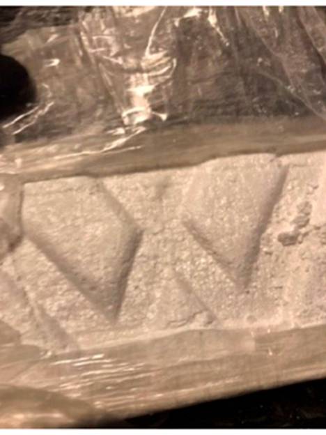 ”Carlos” lähetti ”Adv-Advokatille” kuvan kokaiiniharkosta.
