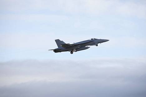 Boeing F/A-18 D Super Hornet otti osaa Suomen ilmavoimien koelentotapahtumaan Satakunnan lennostossa Pirkkalassa talvella 2020.