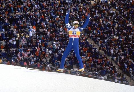 Matti Nykänen juhli kolmea olympiakultaa Calgaryn talviolympialaisissa 1988.