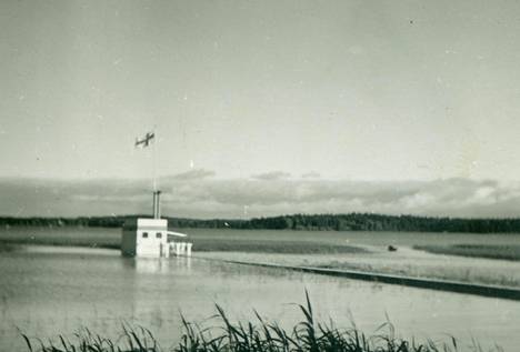 Sen täytyi olla vaikuttava näky: Funktionalistinen sauna kellui  1930-luvulla keskellä pääkaupunkiseutua ja omituista keksintöä kävi  ihmettelemässä jopa tuleva presidentti - HS-Espoo - Ilta-Sanomat