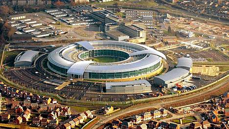 GCHQ:n eli Britannian viestitiedustelulaitoksen rakennus, donitsi.