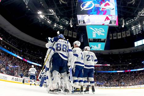 Mikä trilleri! Tampa Bay hiljensi kylmästi Coloradon – Stanley Cupin  ratkaisu siirtyy - NHL - Ilta-Sanomat