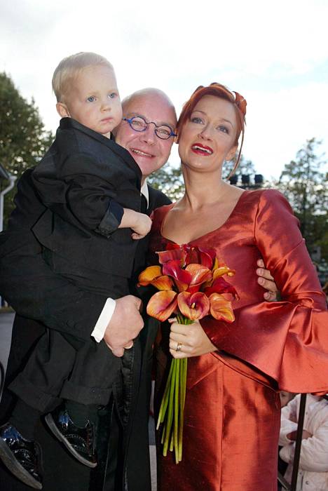Lasse Norres vihittiin Helsingissä Sari Poutiaisen kanssa vuonna 2002. Tilaisuuteen osallistui myös pariskunnan yhteinen poika Nikolas.