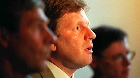 Esko Aho oli Hiihtoliiton puheenjohtaja dopinguutisoinnin aikoihin 1990-luvun lopulla.