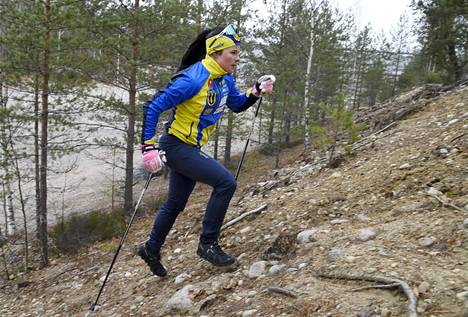 Krista Pärmäkoski juoksi mäkeä tiistaina Vierumäellä.
