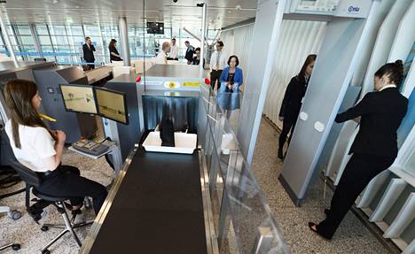 Turvatarkastukset tiukkenevat lentoasemilla. Kuva Helsinki-Vantaalta toukokuulta 2014.