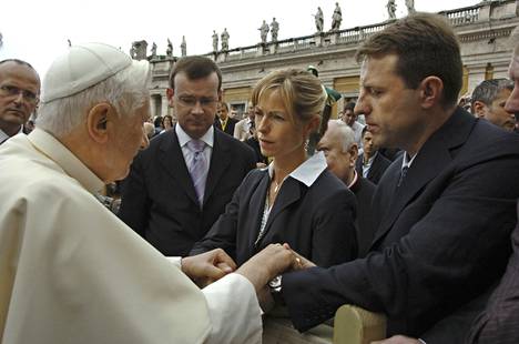 Roomalaiskatolista uskoa tunnustavat Kate ja Gerry McCann tapasivat paavi Benedictus XVI:n toukokuun lopussa 2007.