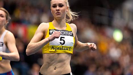 Milja Thureson juoksi toiseksi 200 metrillä SM-halleissa helmikuussa Pirkkahallissa.