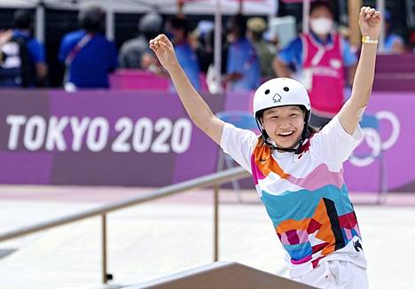 Momiji Nishiyasta tuli olympiavoittaja 13-vuotiaana.