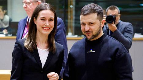 Pääministeri Sanna Marin ja presidentti Volodymyr Zelenskyi kuvattiin torstaina Brysselissä.