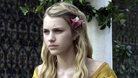 Teini-ikäinen Nell Tiger Free muistetaan Game of Thrones -sarjan Myrcella Baratheonina.