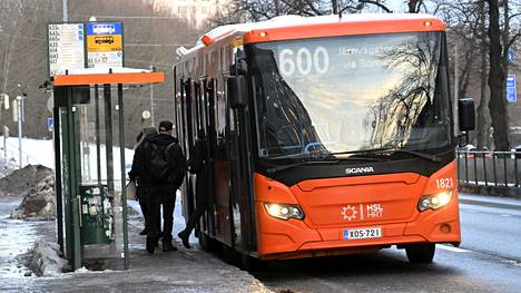 Joukkoliikenne­yhtiöiden mukaan bussiliikenne palaa normaaliksi näillä näkymin maanantaina.