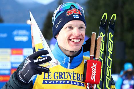 Iivo Niskanen teki suomalaista hiihtohistoriaa sijoittumalla ensimmäisenä suomalaismiehenä Tour de Skin kokonaiskisassa kolmen joukkoon.