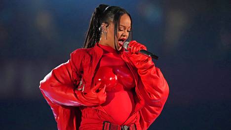 Rihanna esiintyi Super Bowlissa.
