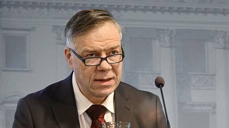 – Tilanne on vakava. On tärkeää, ettei käy niin, että ensimmäinen hallitus tekee voimakkaita toimia ja toinen hallitus peruu ne, VM:n kansliapäällikkö Juha Majanen sanoo.
