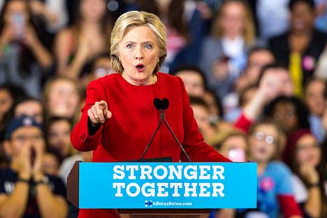 Hillary Clinton demokraattien presidenttiehdokkaana 7. marraskuuta 2016. Vain päivää myöhemmin hän hävisi vaalit Donald Trumpille.