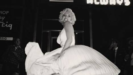 Ana de Armas eläytyy Marilyn Monroeksi Blondi-elokuvassa, joka on saanut suuren osan katsojistaan raivon ja hämmennyksen valtaan.