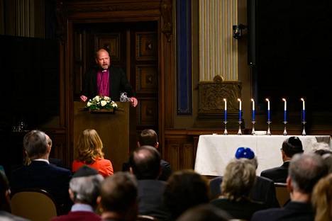 Helsingin hiippakunnan piispa Teemu Laajasalo korosti, että on tärkeää tunnistaa ja puuttua piilevään antisemitismiin, ennen kuin se pääsee valtaamaan alaa.