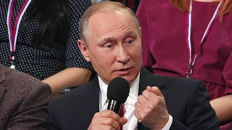 Vladimir Putin oli räjähdyksen aikaan Pietarissa, jossa hän puhui vuotuisessa mediafoorumissa maanantaina.