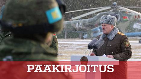 Sotilaallisesti pukeutunut Aljaksandr Lukashenka otti vastaan Kazakstanista palanneet valkovenäläiset ”rauhanturvaajat” viikonloppuna. Lukashenka ylpeili, että hän suunnitteli rauhanturvaoperaation Vladimir Putinin kanssa yhdessä tunnissa.