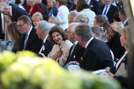 Presidenttiparin oli määrä istua katsomaan konserttia yhdessä Ruotsin kuningasparin kanssa. Kuvassa Matti Vanhanen, Anders Wiklöf, kuningatar Silvia ja kuningas Kaarle XVI.