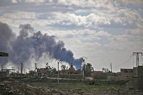 Baghouzia on pommitettu, kun viimeisiä Isisin taistelijoita yritetään kukistaa alueella.
