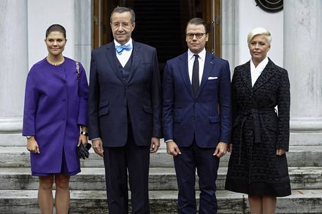 Prinsessa Viktoria ja prinssi Daniel vierailivat Virossa 2014. Kuvassa myös Viron silloinen presidentti Toomas Hendrik Ilves ja hänen silloinen vaimonsa Evelin.