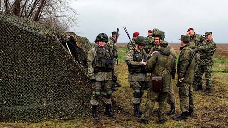Venäjän, Valko-Venäjän ja Serbian yhteisiä sotaharjoituksia kutsutaan nimellä Slaavilainen veljeys. Kuvassa näkyy harjoitukseen osallistuneita sotilaita Serbiassa 2016.