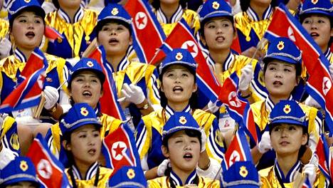 Pohjois-Korea lähettää olympialaisiin urheilijoiden lisäksi tarkoin  syynätyn ”kaunotarten armeijan” - Ulkomaat - Ilta-Sanomat