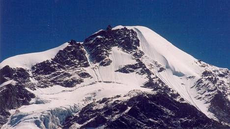 Vuorikiipeilyretkikunta oli Draupadi ka Danda -vuorella lumivyöryn iskiessä. 
