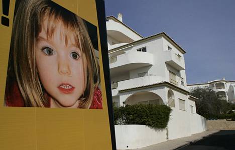 Madeleine McCannin kuva katoamispaikalla Portugalin Praia da Luzissa huhtikuussa 2009. 