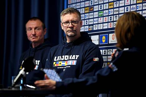 Leijonien general manager Jere Lehtinen ja päävalmentaja Jukka Jalonen puhuivat medialle maanantaina.