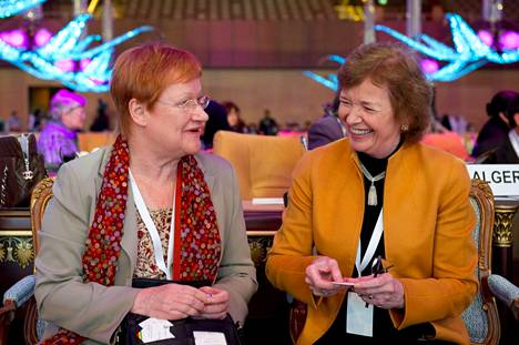 Presidentti Tarja Halonen tapasi Mary Robinsonin YK:n tilaisuudessa.
