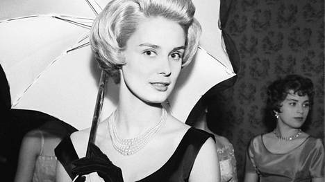 Marita Lindahlin ylväs olemus herätti ihailua hiusmuotiesityksessä Fenniassa 1958.