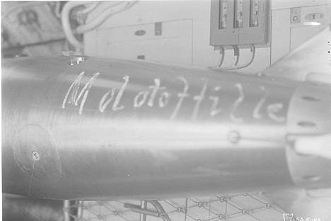 Suomalaisen sukellusveneen torpedoon oli heinäkuussa 1941 kirjoitettu viesti Neuvostoliiton ulkoministeri Molotoville. 