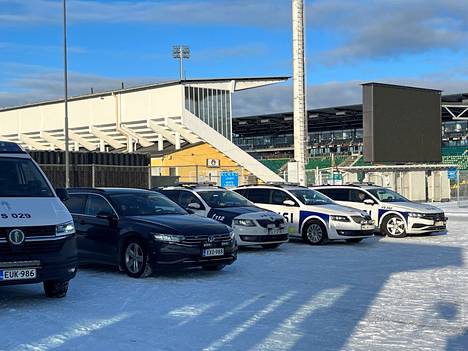 Lounais-Suomen poliisi oli vastassa turvavyöttä ajavia ja kännykän räplääjiä Kupittaalla.